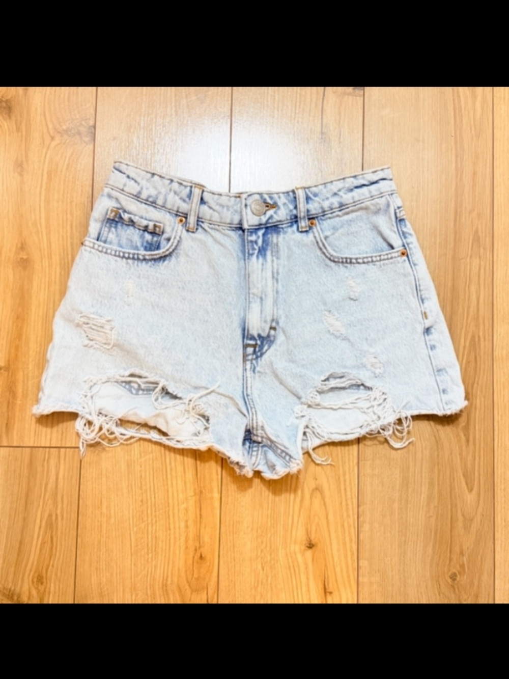 ZARA high waisted, distressed Jean Shorts size 4